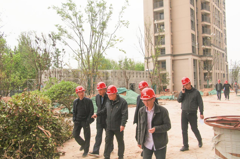 郑州市国资委党委书记、主任李秀山一行到美好天境苑项目调研指导安全生产工作